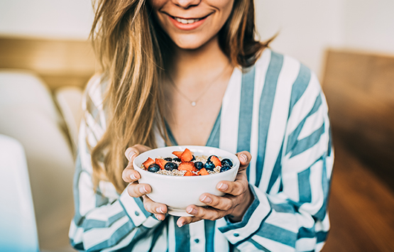 Woman eating healthy to build a healthier life