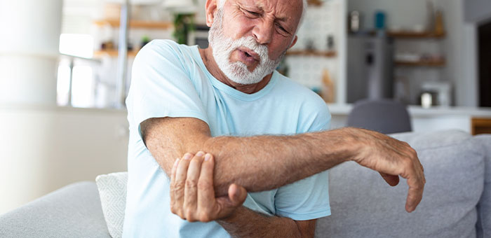 patient needing bursitis treatment in San Rafael